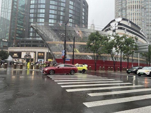 中玉束哈 “路易号”巨轮附近惊现“滔滔洪水”？记者实探：假！公安部门已介入