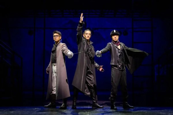 捷希缘配资 “生存还是毁灭”的叩问再度响起，北京人艺以“选择”新解莎翁经典